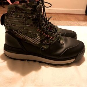navy blue nike acg boots